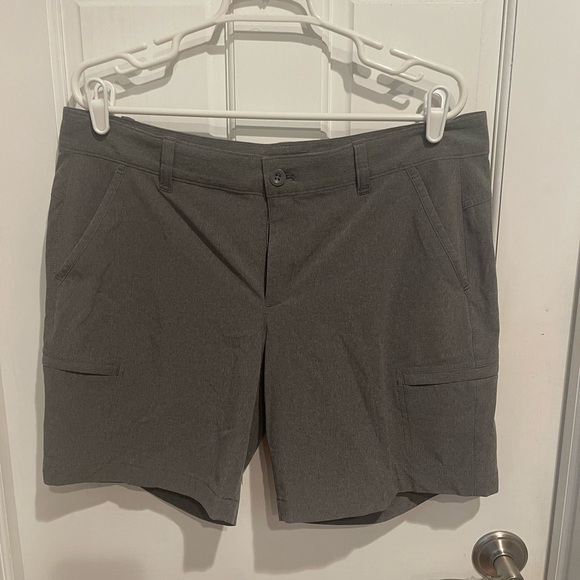 Eddie Bauer Women’s Charcoal Flat Front Shorts 14 - Picture 1 of 4